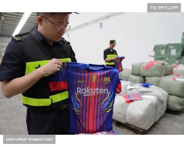 世界杯侵权货物频现，宁波海关查获吉祥物足球钥匙扣超万件
