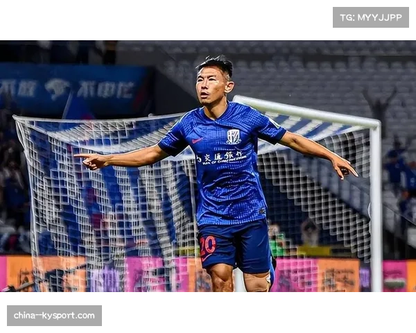 【2026年4月中超联赛·人物·特写特写：老将于汉超替补登场打入制胜球后的平静庆祝